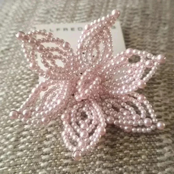 Handmade Jewelry - Flower seaded brooche